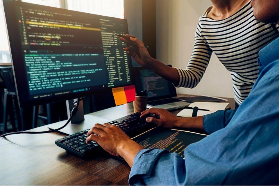 Desarrollo web: Más allá del código, creando experiencias digitales.