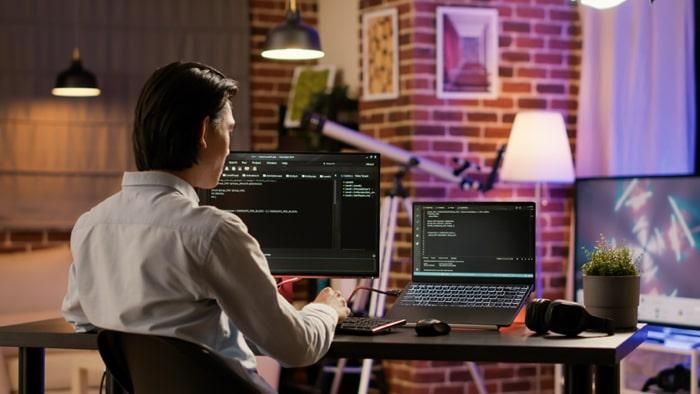 HTML y CSS: Los cimientos de tu primera página web.